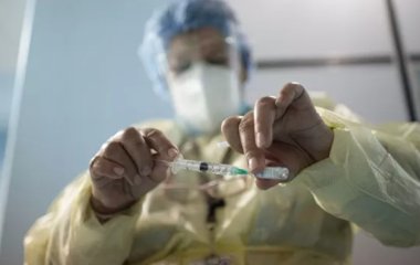 Лікар пояснив, коли і як щепитися перехворілим COVID-19