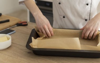 Чим замінити пергаментний папір для випікання: 5 найкращих варіантів
