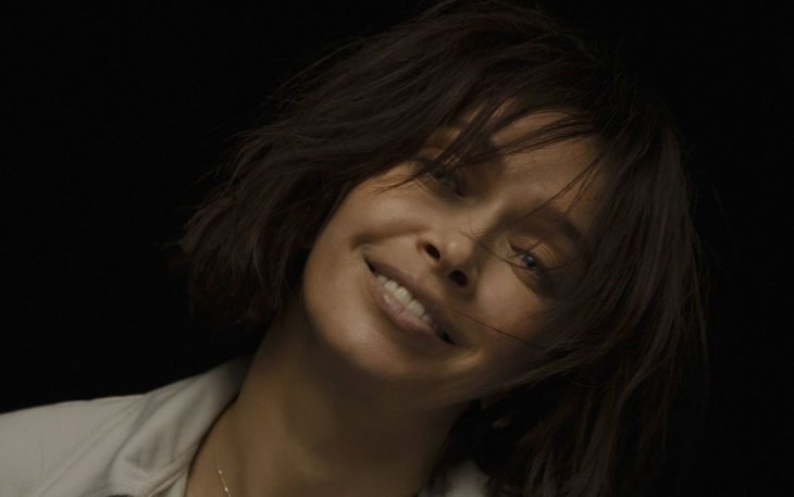 Вера Брежнева изменила свой псевдоним и спела на украинском