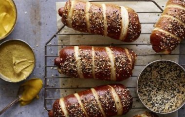 Сосиски в тесте: рецепт ароматной домашней выпечки