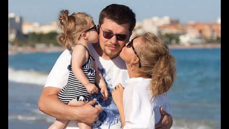 Кристина Асмус опубликовала фото мужа и дочери