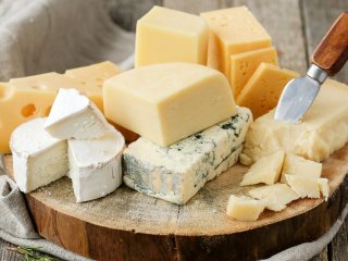 Нужно есть каждый день: диетолог назвал самый полезный вид сыра