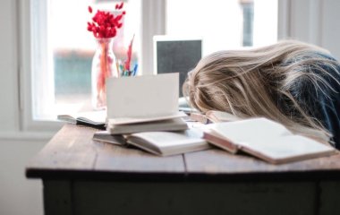 Таємниця людей, які сплять по 4 години і не втомлюються: біологи розкрили правду, яка шокує