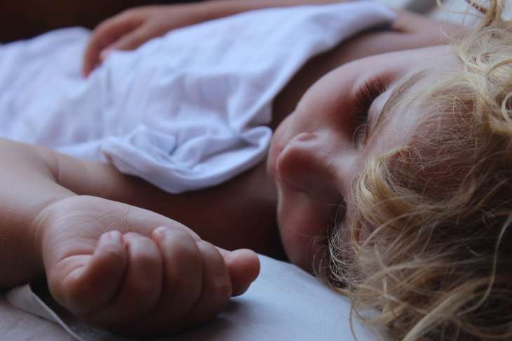 4 наслідки пізнього засинання для дітей