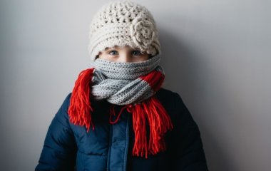 С морозом шутки плохи: как помочь ребенку при обморожении или общем переохлаждении