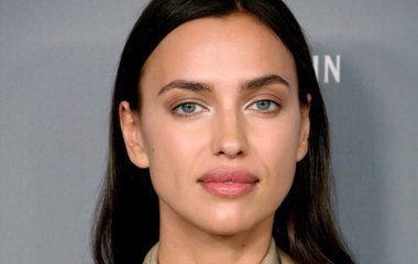 Ирина Шейк удивила фигурой в купальнике