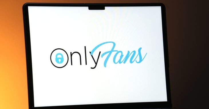 Священнику розповіли, що таке OnlyFans, і його реакція виявилася безцінною