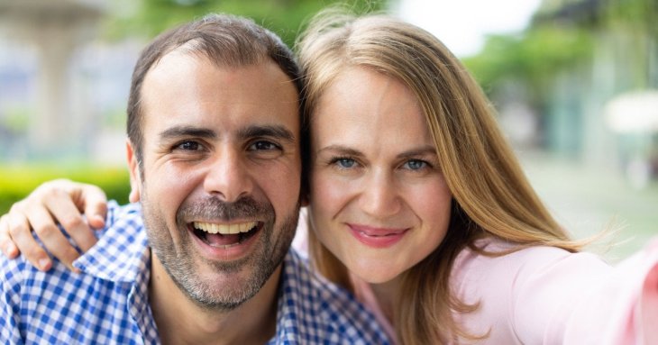 Яка ідеальна різниця між подружжям для родинного щастя: чи варто вибирати старшого партнера