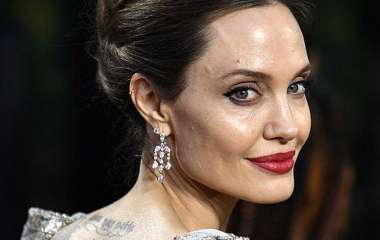 Анджелина Джоли провела онлайн-встречу и обсудила пандемию коронавируса