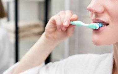 Стоматолог перечислил пять худших ошибок при чистке зубов