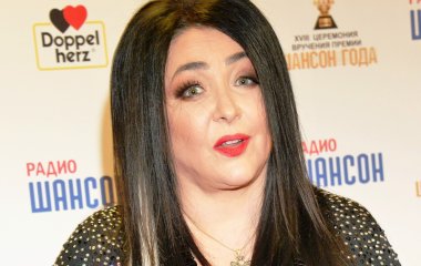 Лолита Милявская в нарядах мини не имеет отбоя от кавалеров