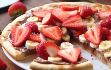 Пицца с клубникой и бананами за 30 минут: простой десерт, если вдруг захотелось сладенького