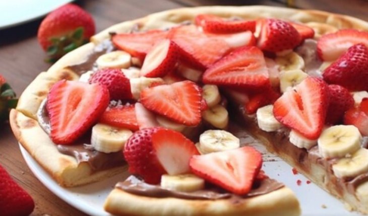 Пицца с клубникой и бананами за 30 минут: простой десерт, если вдруг захотелось сладенького