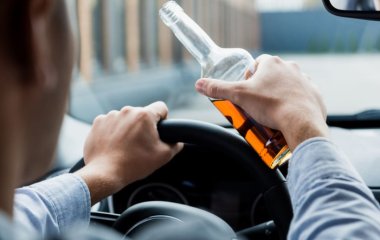 Нарколог розповів, через скільки можна сідати за кермо після вживання алкоголю.