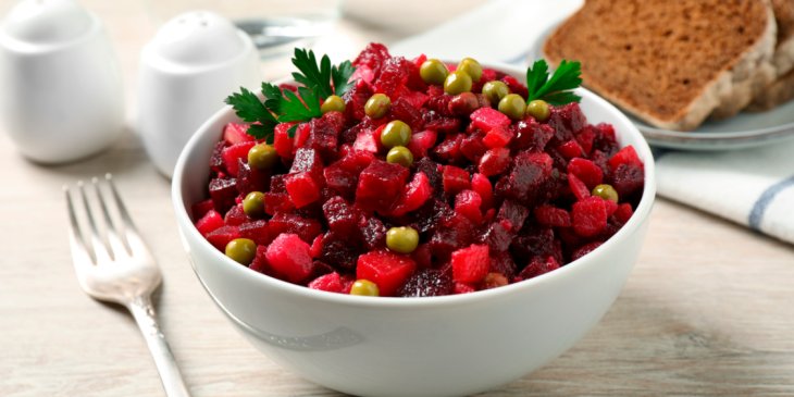 Секрет ідеального вінегрету: як позбутися гіркоти цибулі за секунди