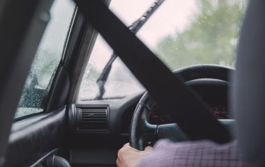 Лікар розповів, яку небезпеку таять у собі тривалі поїздки на авто