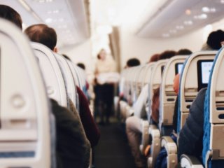 Батько з сином стали героями рейсу: як вони врятували літак від екстреного приземлення