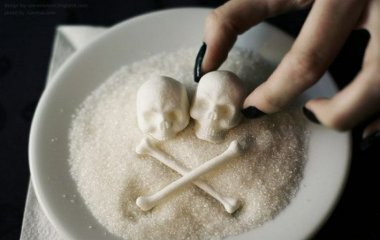 Вчені з'ясували, що цукор уночі стає отрутою