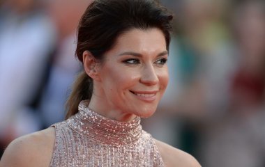 Екатерина Волкова похвасталась стройной фигурой в малиновом купальнике