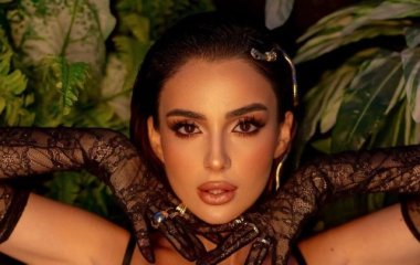 22-летняя Анна Тринчер вблизи показала свои первые седые волосы: 