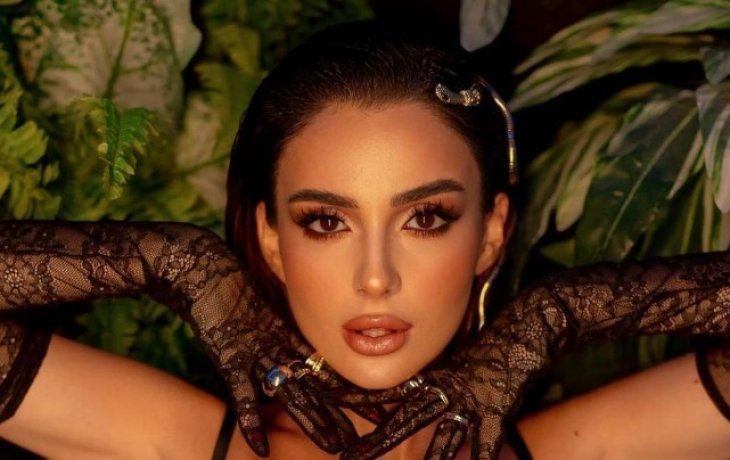 22-летняя Анна Тринчер вблизи показала свои первые седые волосы: 