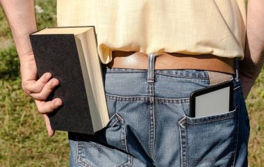 Прості, але геніальні методи, щоб сорочка завжди залишалася на місці, а не сповзала доверху з-під штанів