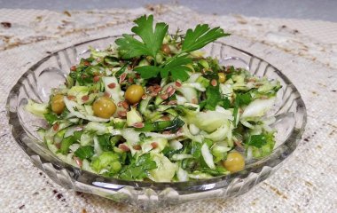 Диетические весенние салаты с зеленью