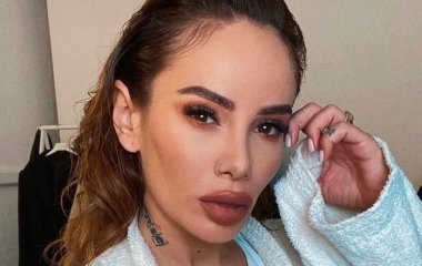 «Почему вы голая, когда вам голову моют?»: Айза Долматова поделилась роликом с водными процедурами перед стрижкой