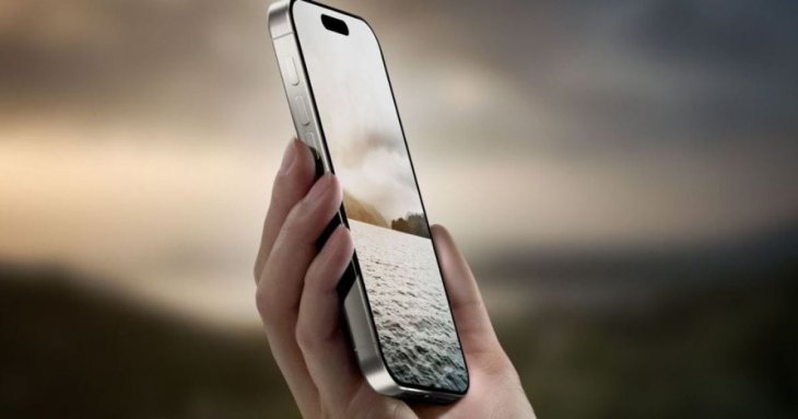 Чоловік випадково впустив iPhone у скриньку для пожертв: храм відмовився його повернути – фото