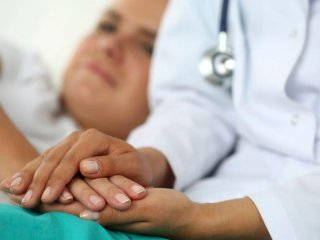 Онкологи назвали первые признаки злокачественной опухоли желудка