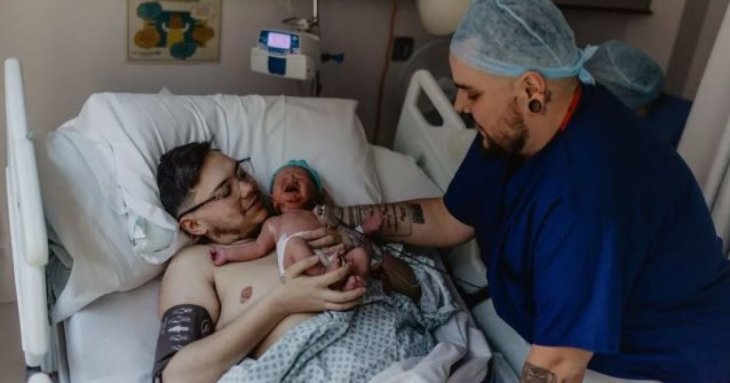 Чоловік народив дитину та відверто розповів про свій досвід (фото)