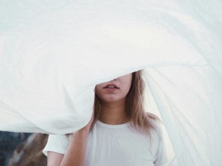 Як мати молодший вигляд після сну: косметологи розповіли секрети для жінок старших 40 років
