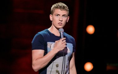 Стендап комик Алексей Щербаков угодил в скандал, пошутив над толстой женщиной