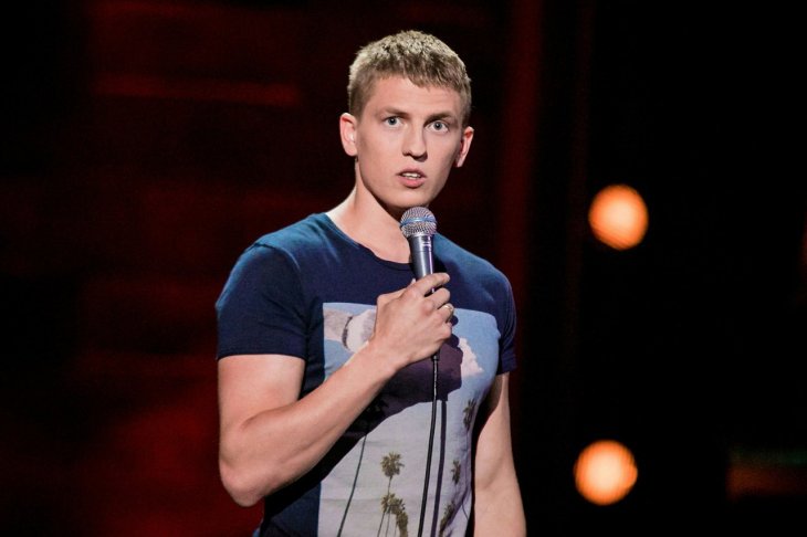 Стендап комик Алексей Щербаков угодил в скандал, пошутив над толстой женщиной