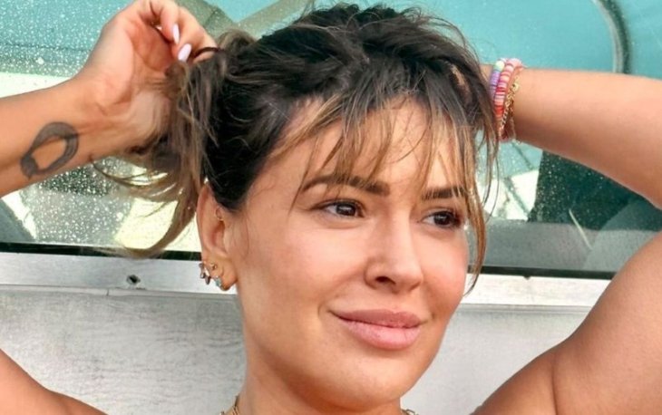 50-летняя Алисса Милано показалась без единой капли косметики и посветила пышным бюстом в купальнике