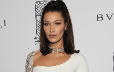 Белла Хадид разделась для обложки «VOGUE»