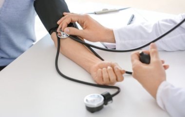 Цифри вниз. Які народні методи допоможуть знизити тиск