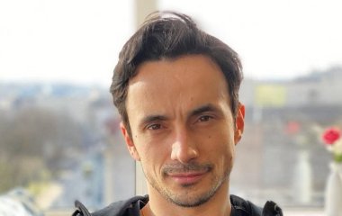 Невпізнанний Олександр Стоянов приголомшив, який вигляд мав у 18 років