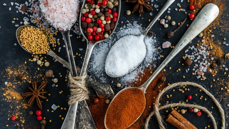 Не только для вкуса: эксперты назвали самые полезные специи