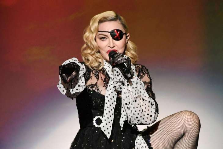Подруга Мадонны прокомментировала роман певицы с 25-летним танцором