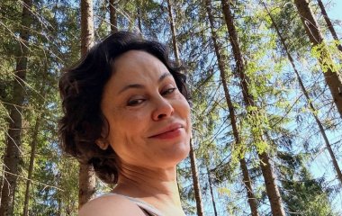 Ексдружина Кличка після повернення до України показала 97-річну бабусю й як з нею час проводить