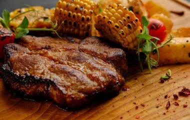 Аппетитные свиные медальоны: рецепт сытного мясного блюда