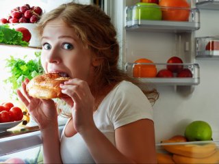 Топ-5 самых плохих перекусов: мнение диетолога