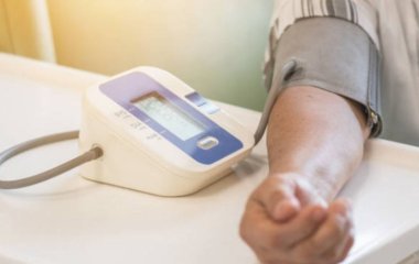 Це небезпечно. Лікарі розповіли, що може означати різниця в тиску правої та лівої руки?