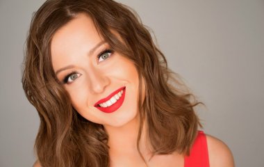 Юлия Савичева опубликовала архивное фото с мамой и бабушкой