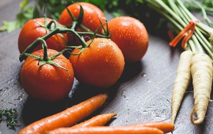 Дієтолог назвала продукти, що покращують стан нашої шкіри