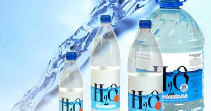 Що буде з організмом, якщо пити газовану воду щодня: пояснення дієтологів