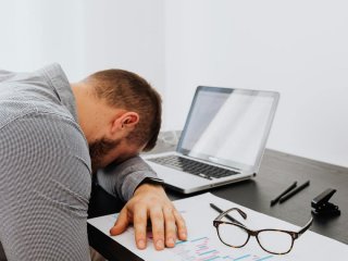 Спите по 8 годин, але все одно розбиті: ШІ знайшов неочікувану причину хронічної втоми