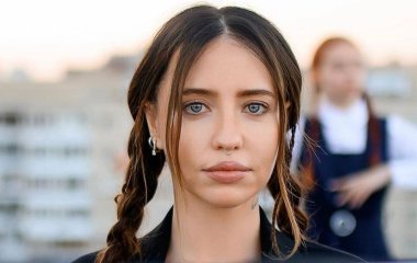 Надя Дорофеева в пикантном платье без бюстгальтера удивила новым образом