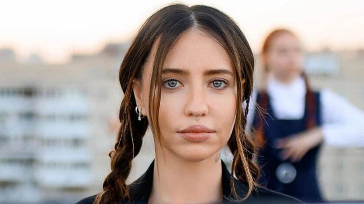 Надя Дорофеева в пикантном платье без бюстгальтера удивила новым образом